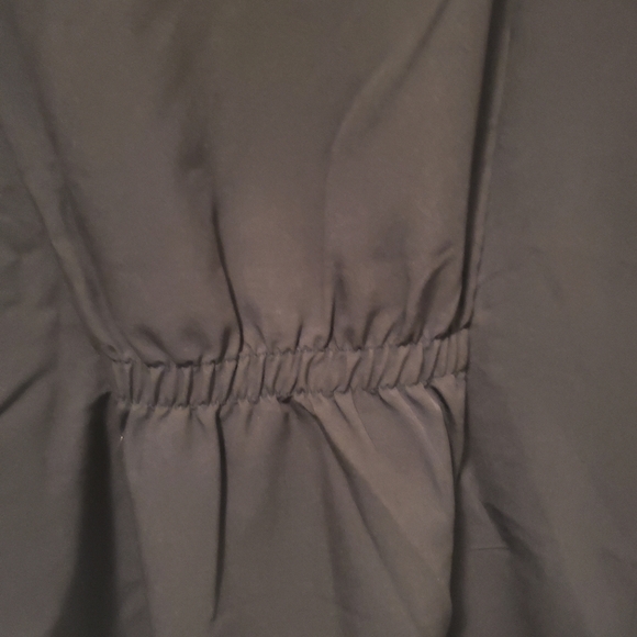 12/$30 π€°π€π©ββοΈ NWOT scrub top - black 1 - Picture 4 of 9